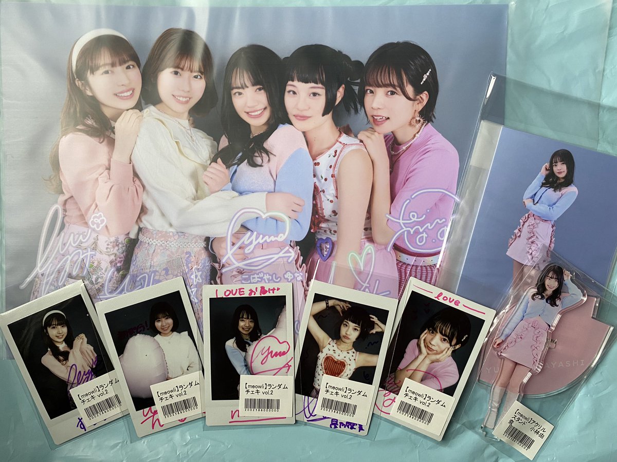 ts15ts15's tweet photo. meowliのグッズ届きました🥰
ランダムステッカーは残念ながらコンプならず😢
ハーフツインゆなちゃん似顔絵ステッカー…🥺
でもステッカー今回はスマホの裏にも入るいいサイズ☺️
A4ブロマイドもいいね😆
黒髪ゆなちゃんかわいすぎるぜ🤤
『LOVEお届け♡』もありがとう😚💕
#小林由奈
#meowli https://t.co/AUN9XT7QRr