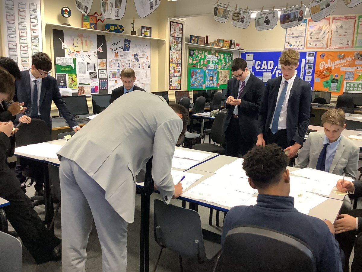 ChallonerDT's tweet photo. Peer assessment with Y12 using post it notes. It’s amazing how using post it notes make peer assessment more exciting 😂 #peerassessment #designtechnology #creativeideas #developingideas https://t.co/p52yczENjX