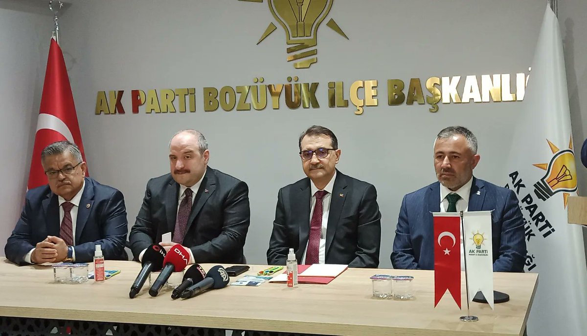 SelimYagci11's tweet photo. Enerji ve Tabii Kaynaklar Bakanımız  Sn.
Fatih Dönmez,Sanayi ve Teknoloji Bakanımız Sn.Mustafa Varank'ın teşrifleriyle Bozüyük İlçe teşkilatımız ile bir araya geldik. https://t.co/C6s5nnO737