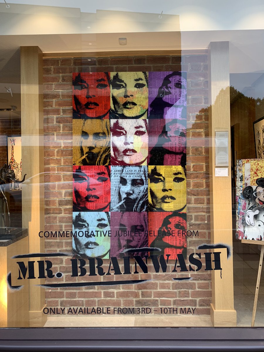 Whatsthesketch1's tweet photo. Kate Moss in Hale at #clarendonfineart @AndreMonet2014 😎

#katemoss #andremonet #rockandroll https://t.co/bpWH3T7QKx