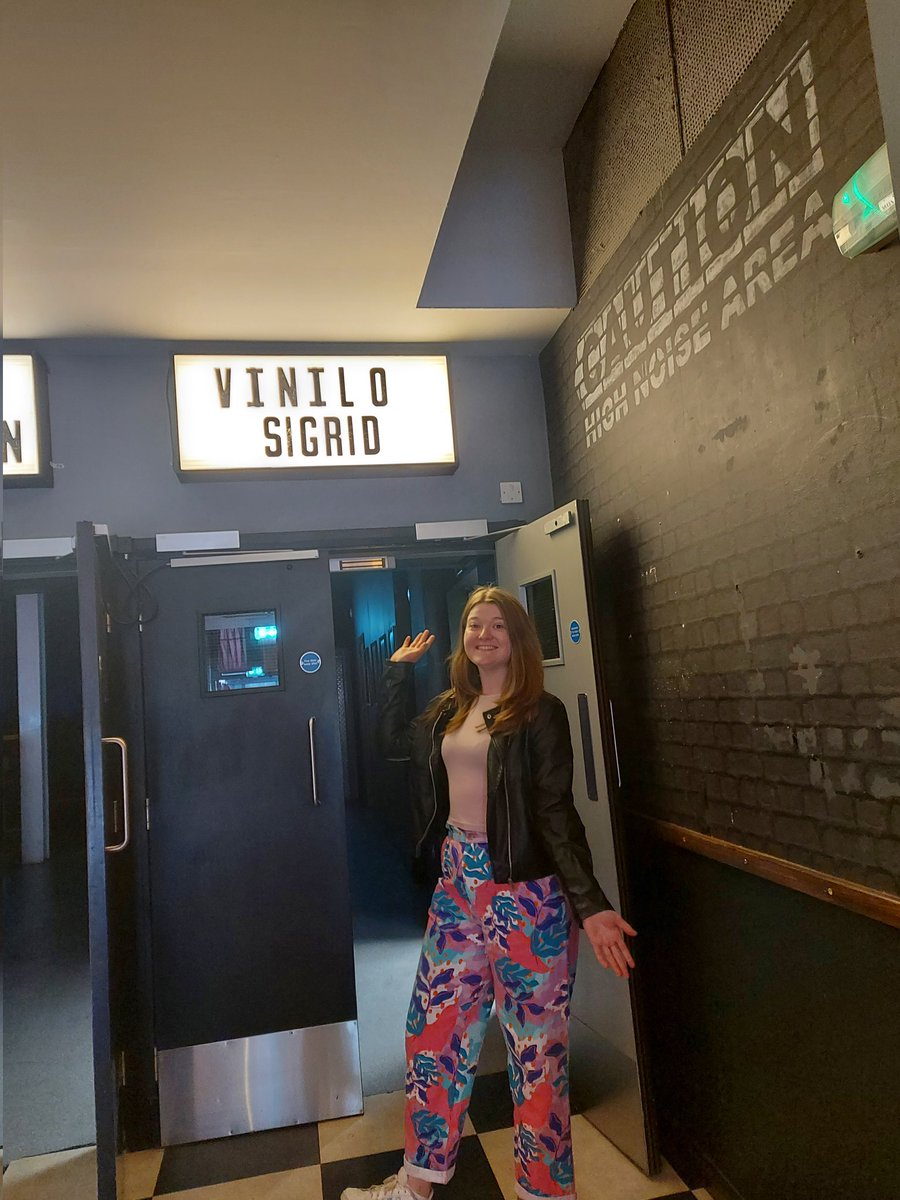 veritywebb_'s tweet photo. @thisissigrid cozy tour was so chilled and the vibes were so lovely! To listen to some of the new songs stripped back was just 😍❤ 
Can't wait to see you at the Isle of Wight Festival in June 🙌 https://t.co/vwpUBHB82p