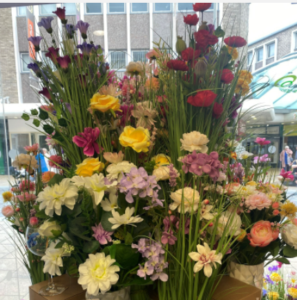 CornmillCentre's tweet photo. New to Cardzone๐
๐ธ Spruce up your home this summer with these gorgeous grass and floral bundles ๐ธ
Find them on Northgate mall ๐
#newin #floralbundle #cornmill #shoplocal #supportlocal #cardzone https://t.co/1Nu8JoJvaz