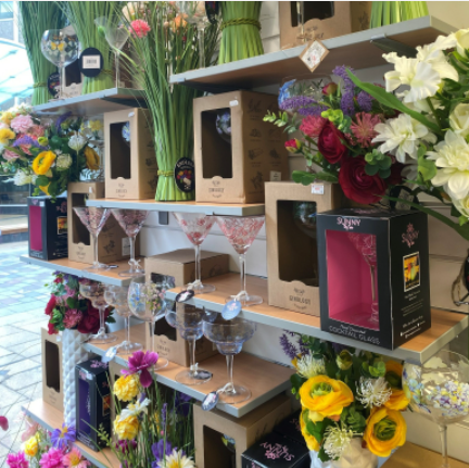 CornmillCentre's tweet photo. New to Cardzone๐
๐ธ Spruce up your home this summer with these gorgeous grass and floral bundles ๐ธ
Find them on Northgate mall ๐
#newin #floralbundle #cornmill #shoplocal #supportlocal #cardzone https://t.co/1Nu8JoJvaz