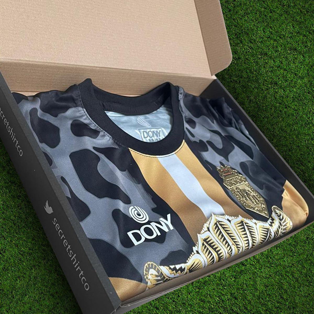 secretshirtco's tweet photo. 🚨 We are giving away this Jaguares de Jalisco home shirt to one lucky follower! 🐆

To enter 👇

🔄 Retweet this tweet
🤝 Follow us

Winner will be announced 5PM tonight. Good luck everyone! 🤞 https://t.co/kRevvoc9I4