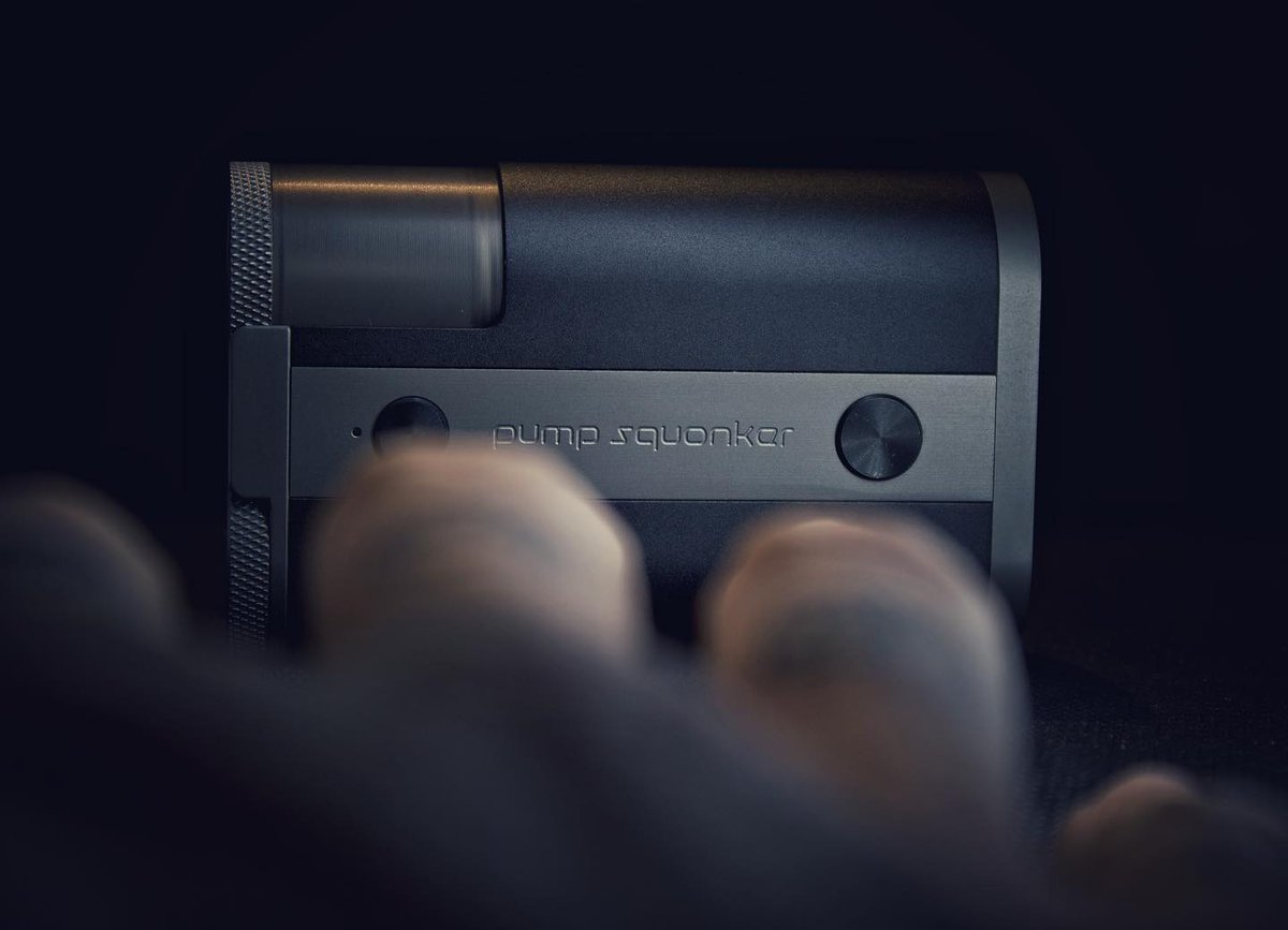 Take it everywhere you go and squonk hassle free 💯🔥

Pump Squonker by @dovpo_official × @across_vape

Specification:
Size: 81.8x52x25mm
Output: 3.2-4.2V
Modes: Bypass semi mechanical
Battery: 1x 18650, 20700, 21700 (not included)
Display: LED indicator