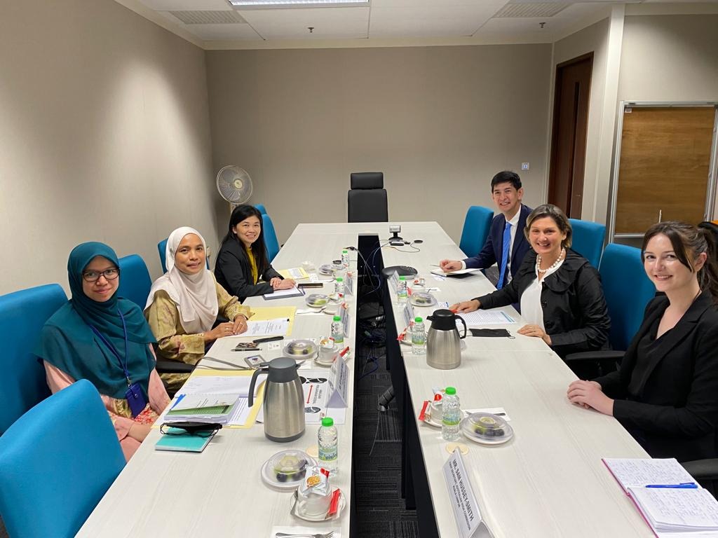 AusASEANEAS's tweet photo. 🇦🇺 partnerships in Southeast Asia is key to our region’s joint #COVID19 recovery. @MITIMalaysia’s Nor Hasnah and I talked about all things trade on 🇦🇺&amp;🇲🇾's complementary economies, including #MAFTA #AANZFTA #RCEP #CPTPP &amp; elevating our digital economy cooperation. https://t.co/EXkpRon4bG