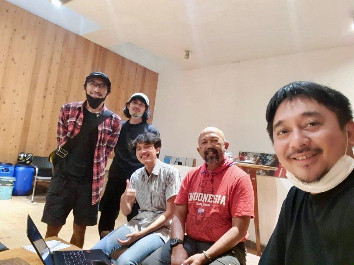 studiopresenta's tweet photo. In collaboration with KudosBdg for upcoming Eiger Adventure Land. We conducted interviews with the experts from Eiger Adventure Service Team. 🙌🏽

#content &amp; #context #research https://t.co/vy68rmiJib