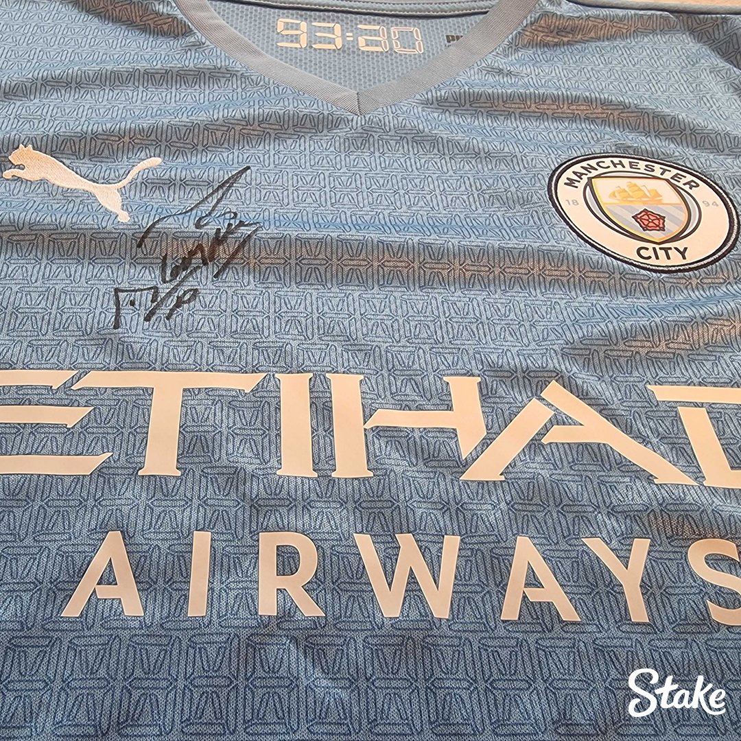 Stake's tweet photo. 🔊 AGUEROOOOOOOOOOOOOOOOOOOO! 😍

It's been 10 years since that famous moment and we've got 7⃣ @aguerosergiokun signed @ManCity shirts to giveaway to celebrate 🥳

Simply Like and RT this tweet for your chance to win ♥🔁

You must be following this account to win 👕 https://t.co/IR5b5LXbDx