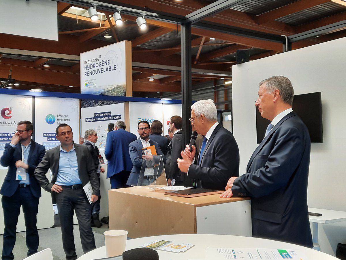 Salon <a href="/HyVolution/">Hyvolution</a> 
<a href="/FranceHydrogene/">France Hydrogène</a> et <a href="/ccifrance/">CCI France 🇫🇷🇪🇺</a> rappellent l’impératif de la transition et signent une convention pour développer l’#hydrogène avec les #entreprises françaises <a href="/ccifrance/">CCI France 🇫🇷🇪🇺</a> <a href="/ccivendee/">CCI Vendée</a> #hyvolution #ETI #PME #TPE <a href="/Economie_Gouv/">Ministère de l'Économie et des Finances</a>