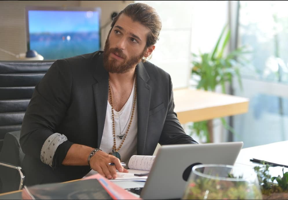 trztrzka's tweet photo. when I recieve newsletter from #CanYamanMania : WOOOOOOOOW #CanYaman WROTE ME A LETTER!!!🥳😍🥰
(Can: like.... really, Tereza?) 😄 https://t.co/AsHlXDbhJK
