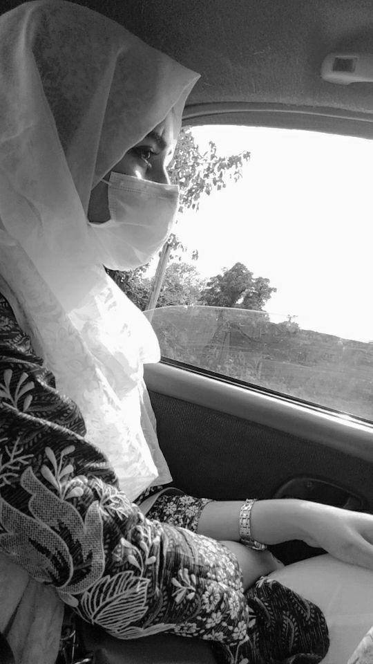 Heyitsarisha's tweet photo. Aik roz koi ay ga saari fursatein le kar,
Aik roz hm kaheingy zaarort nahi rahi. https://t.co/TyOc6YokES