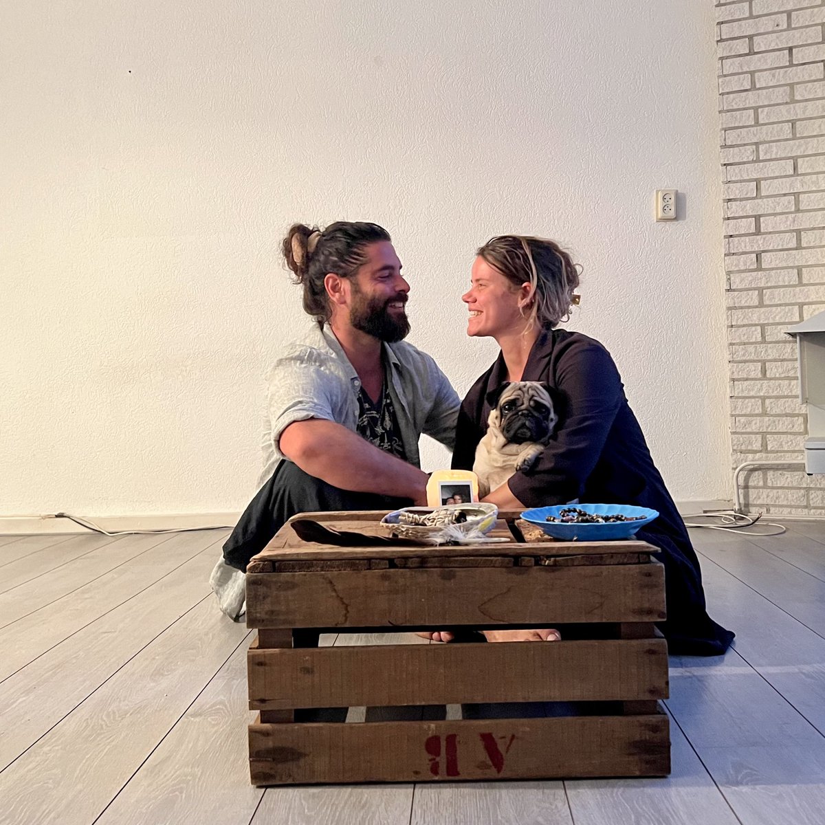 💖 Good morning #NFTCommunity 💖

This is me my husband and dog in our new home. Coming days I’m busy painting the walls 💫 so I will be less around 💫