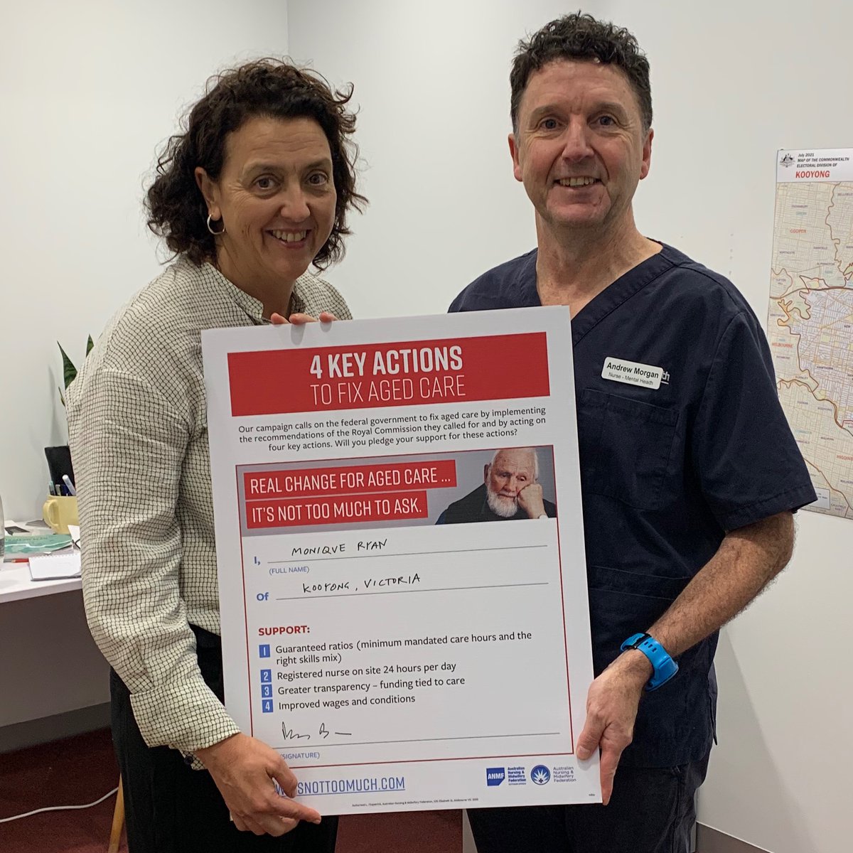 #AgedCareCrisis @anmfvic @anmf_federal 
My local candiate Dr Monique Ryan #mon4kooyong has always had aged care reform as part of her policy priorities.
Today she signed the Aged Care Pledge.
Consider your vote and preferences flow when voting #KooyongVotes 
#itsnottoomuch