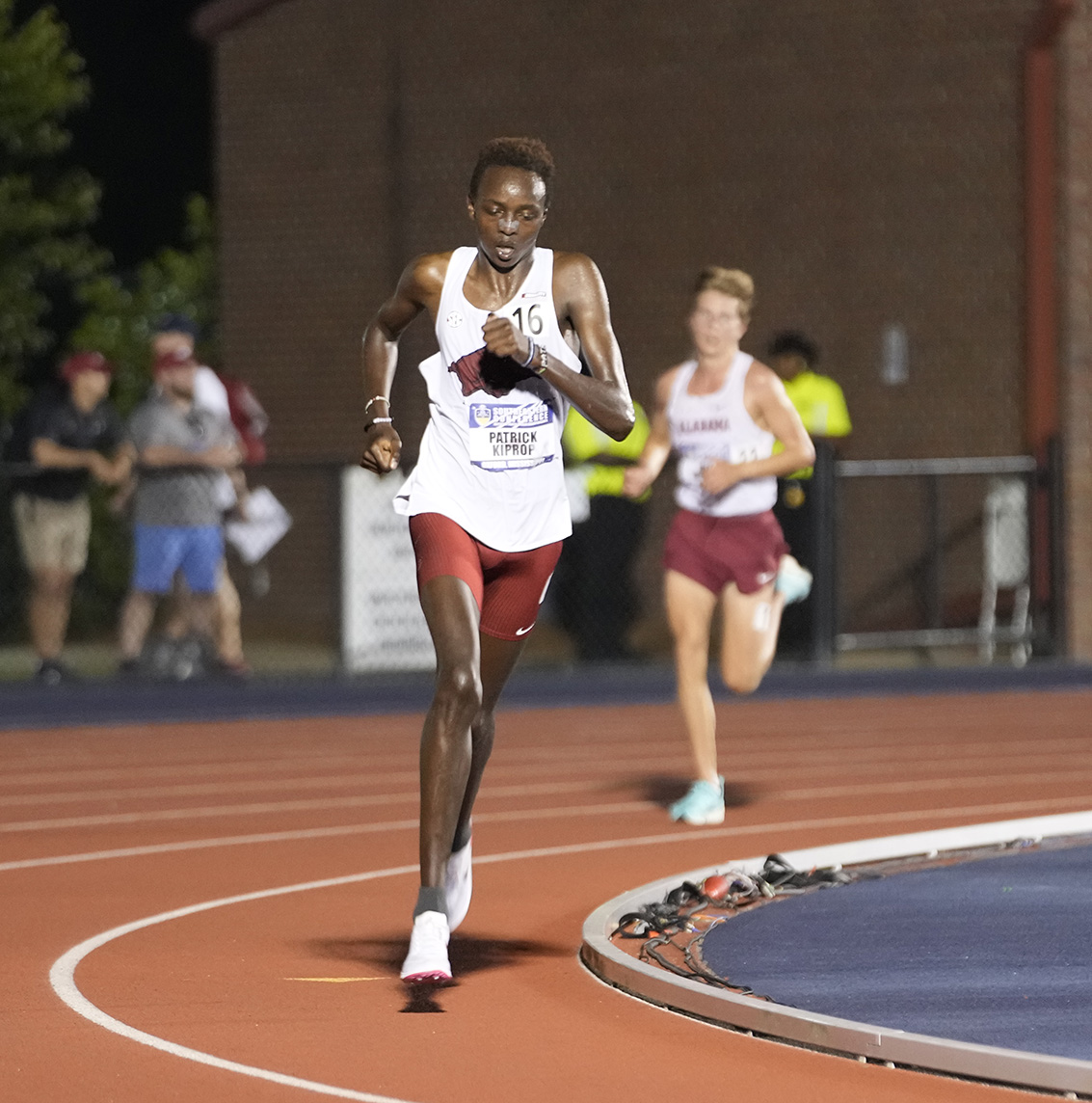 RazorbackTFXC's tweet photo. 2022 SEC Championships | M 10,000m

2 medalists, 16 Razorback points

2) 29:22.20 Patrick Kiprop
3) 29:29.38 Myles Richter
7) 30:03.22 Jacob McLeod
13) 31:36.55 Ryan Murphy

#WPS https://t.co/T1tIKfz9gM