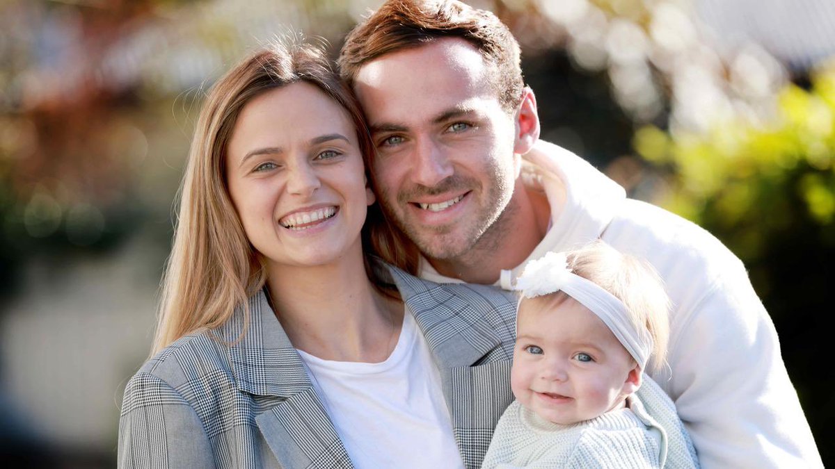 Have the tissues ready for this one. What brave people who speak with grace, courage &amp; a thought for others. Just amazing Kellie, Jeremy, Sophia &amp; Jane. Stars. heraldsun.com.au/sport/new-life…