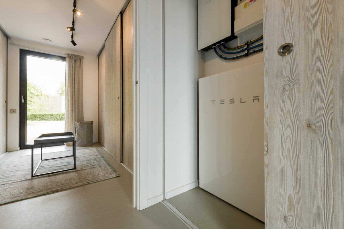 Wunderhausltd's tweet photo. Wunderhaus allows you to monitor your car's charging progress from your device at anytime, in any location.
#energypositive #carbonnegative #zeroenergyhouse #climatecrisis #energycrisis #housingcrisis #COP26summit #climatesummot #powercutproof #developers #selfbuild https://t.co/xYBs2ryuBa