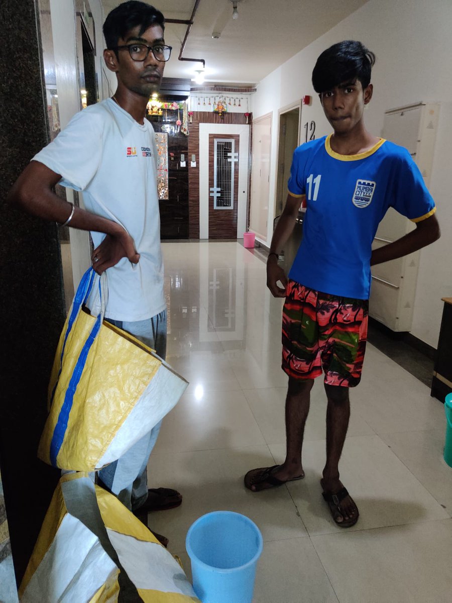abhizar's tweet photo. @bigbasket_com @daily_bb This morning received milk delivery at 9 instead of 6, I was horrified to see my milk dropped in dustbin by BBdaily delivery boy Prakash Anthony seems to be a minor, went down &amp; caught him he immediately started talking rudely and loudly act on this https://t.co/paSFJfWtL4