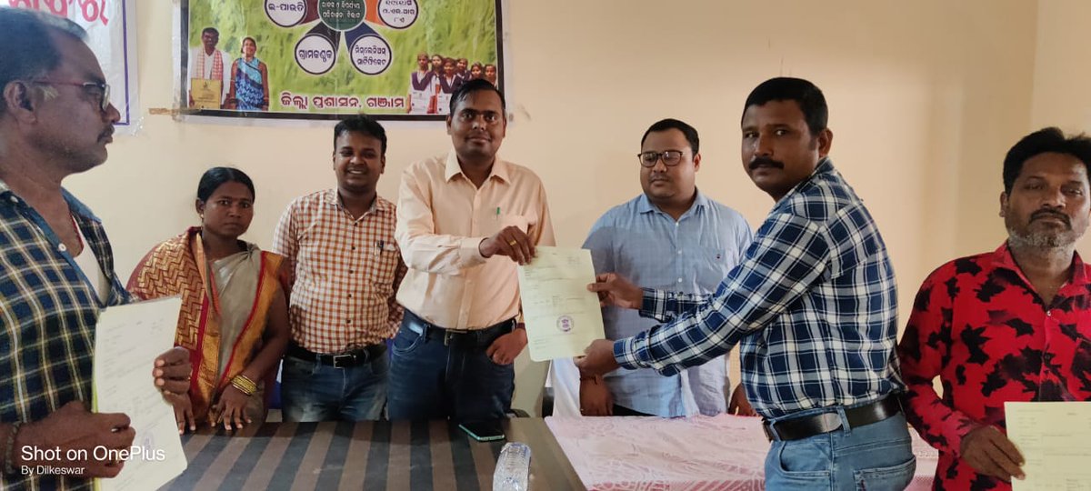 Tdr_Chatrapur's tweet photo. Distribution of GKP RoR in MGT at Podapadar GP of Chatrapur Tahasil. @Ganjam_Admin @SDMChatrapur @bdo_chatrapur @Nac_Chatrapur https://t.co/BIMTJx5JUA