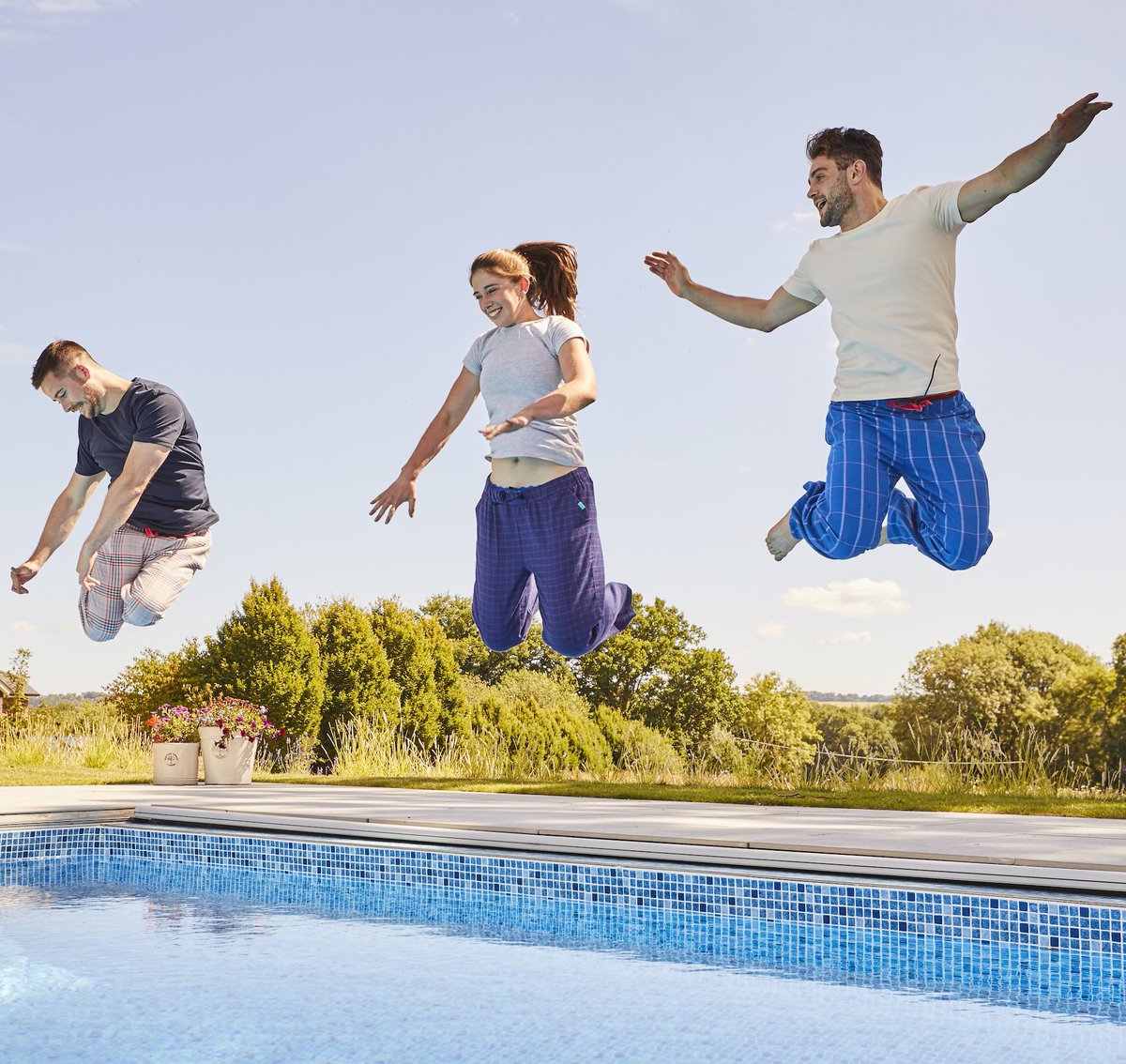 Ever had that Friday feeling? Loungers are weekend ready! #feelgoodfriday #weekend 

#brandsthatgiveback #supportsmallbusiness #investinrest #feelgooddogood #ethicalfashion #sustainablefashion #noplastic #loungewear #loungepants #organiccotton #organic #corozo