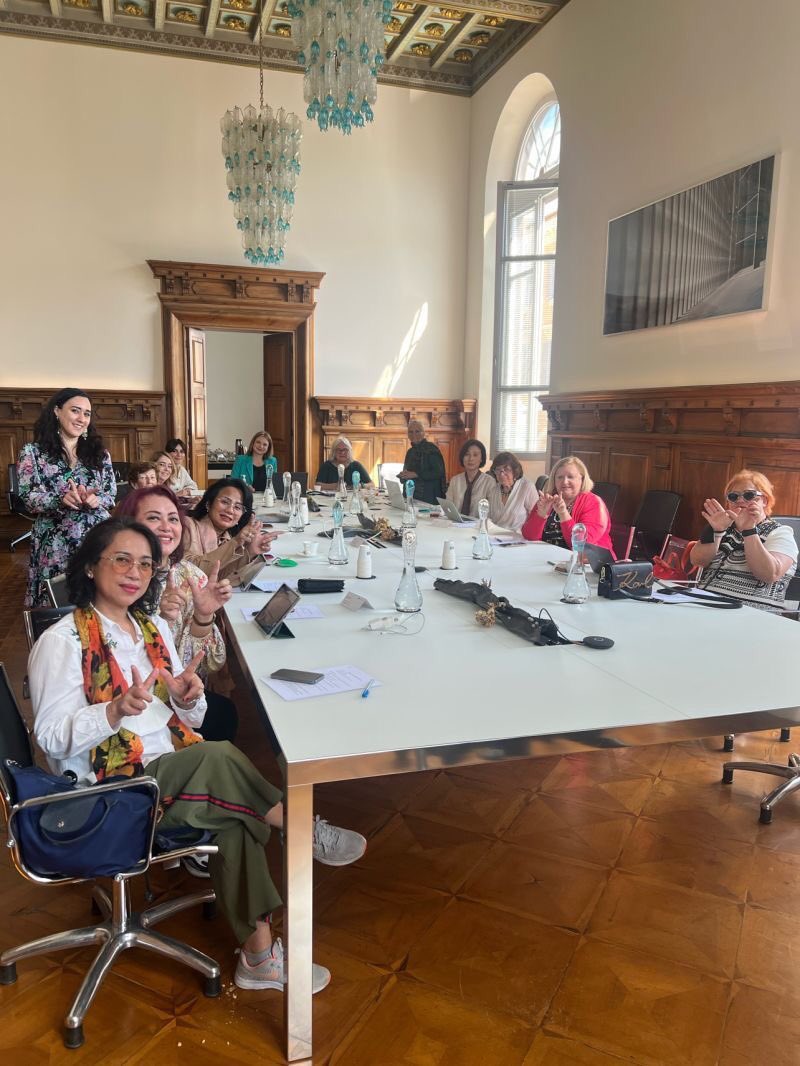 SvevaAvve's tweet photo. A  nice full day with our W20
Sisters. Discussing our future and next Summit in Indonesia #w20 #indonesiapresidency @Martirog @GuldenTurktan @Salma_alrashid @giannaavellis @katiapetrini @Elviramarasco11 https://t.co/6psQ4AKh1d