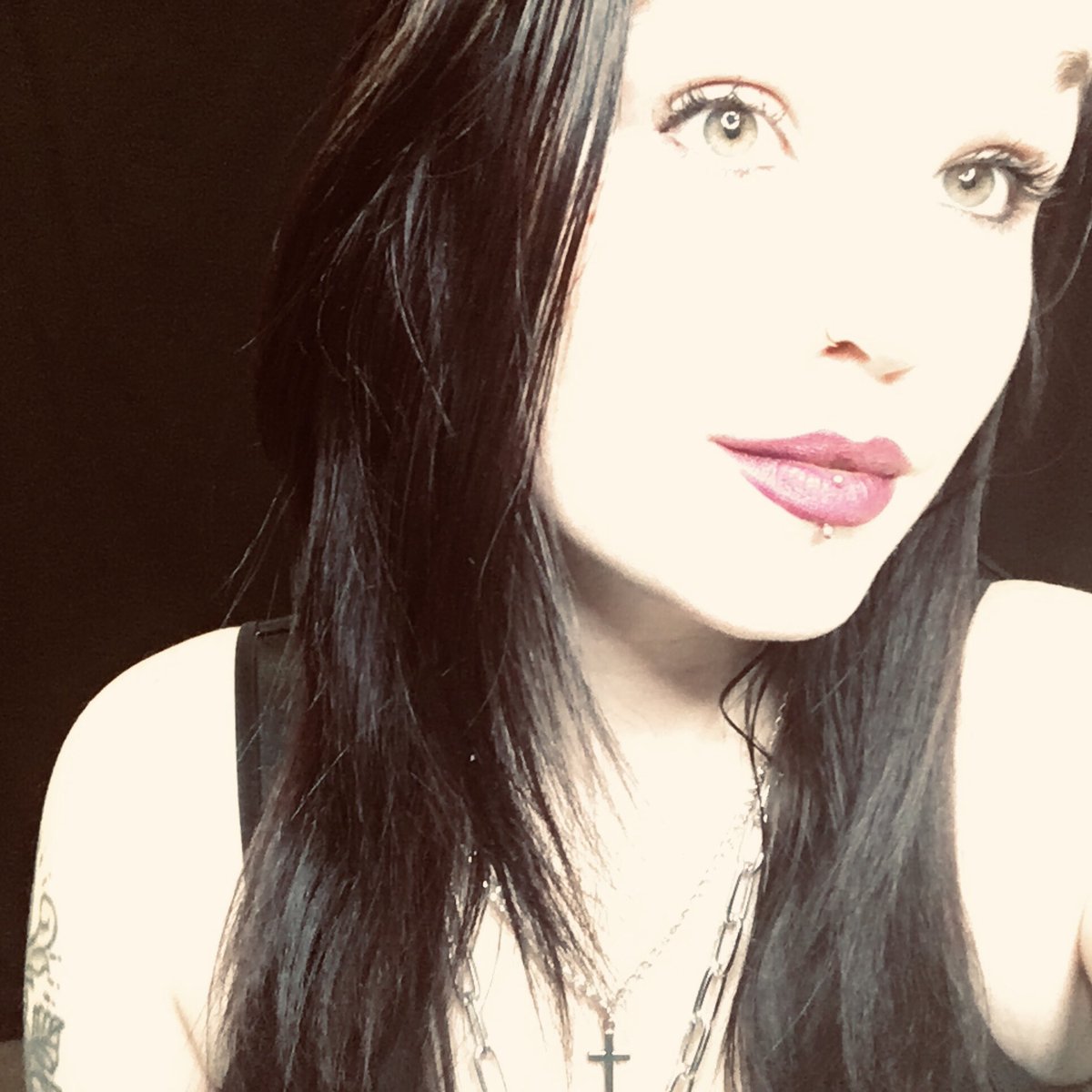 Shazzah95x's tweet photo. #Warzone #shazzah95x #livestreamer #Tournament #CallofDuty #Supportyagirl #BOTGIRL ❤️ https://t.co/MnzK1WRs3s