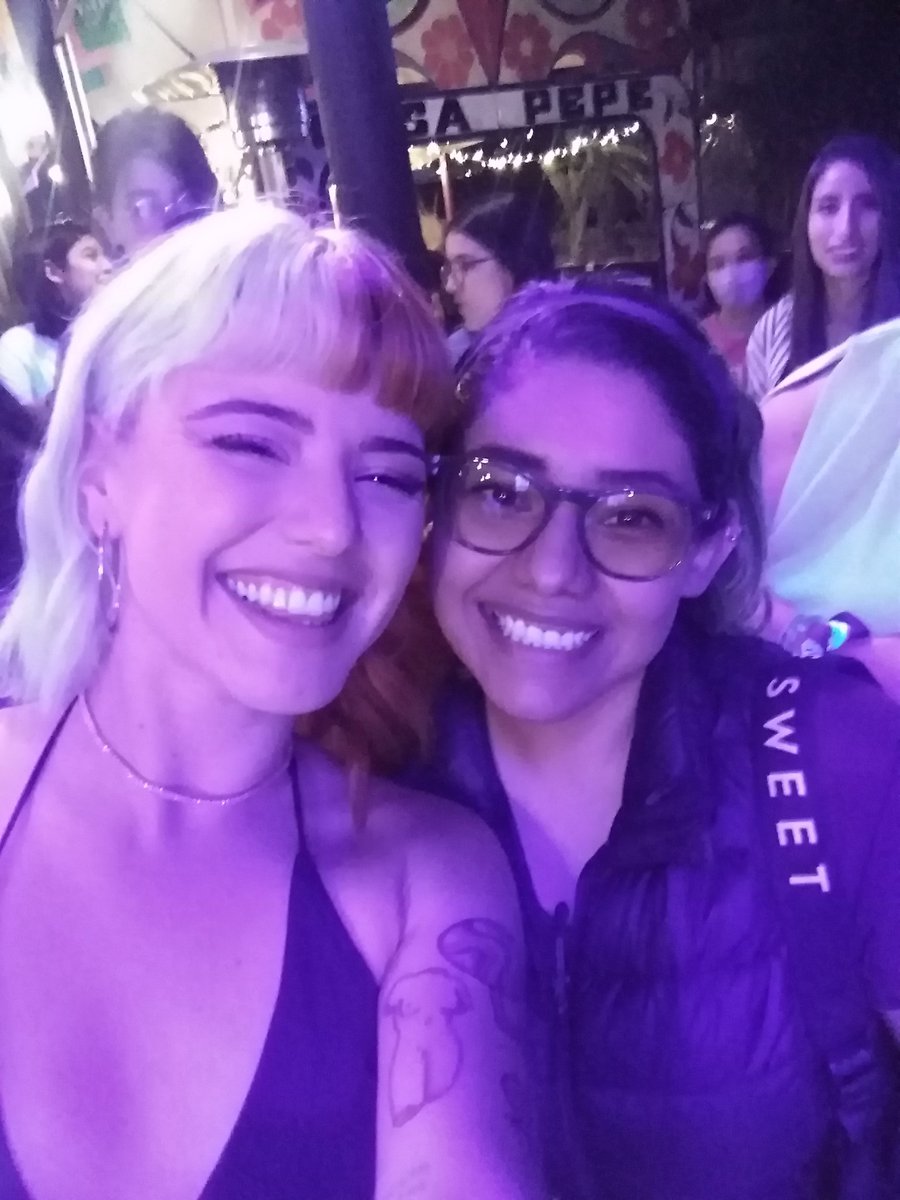 LiaSerrano89's tweet photo. Cuando le dije a Alba que mi tatuaje fue por ella me respondió que ya lo había visto por aquí, hoy fue la noche más feliz de mi vida #AlbaShowcaseMX  @_albxreche haciendo sueños realidad #AlbaRecheEnMexico https://t.co/cC6Lzzt142