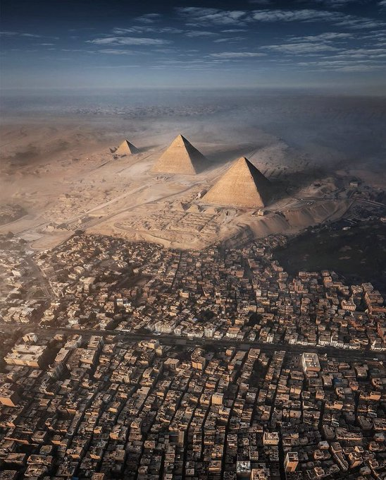 ineed__spacee's tweet photo. Now that's a view 😲 https://t.co/9rvxGT699U
