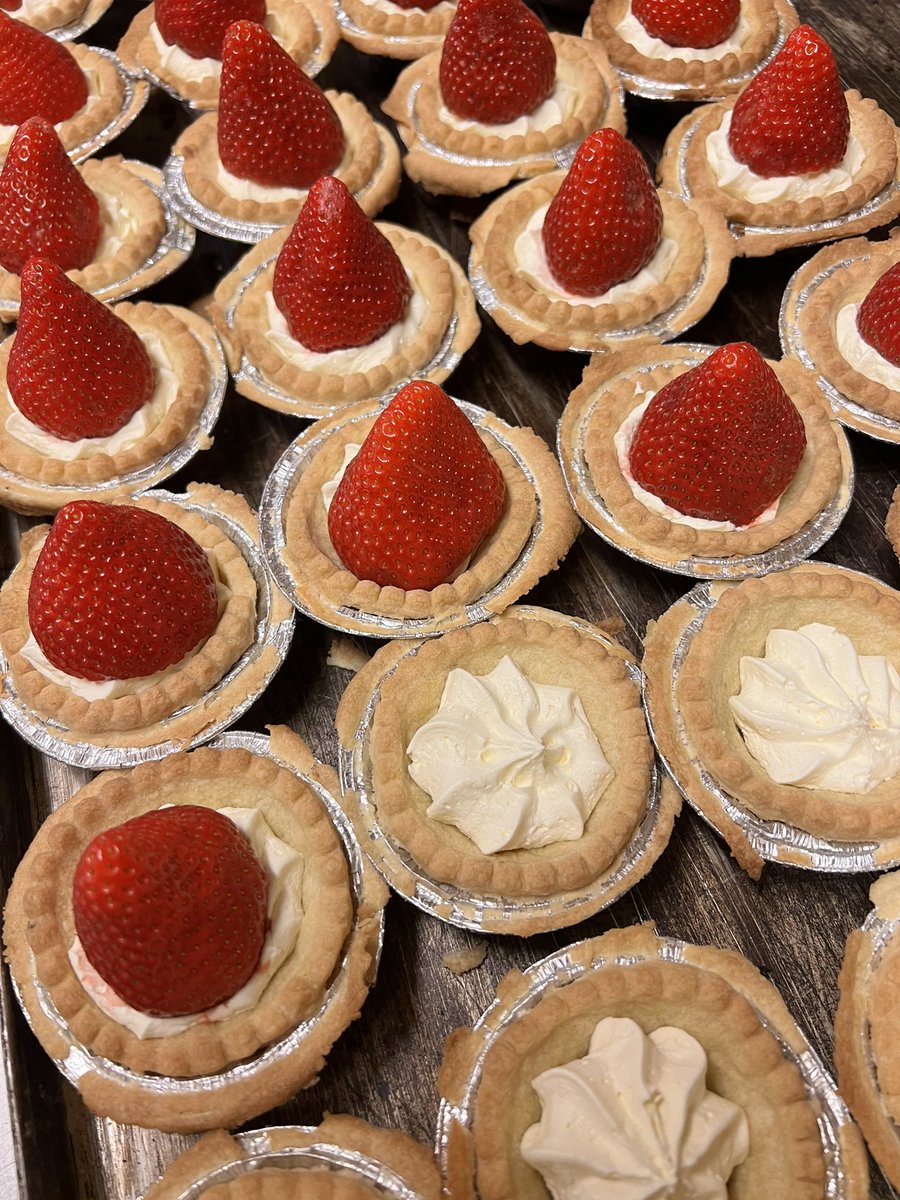 KeptieBakery's tweet photo. They smell so goodβ¦..our delicious Strawberry Tarts made using Seahills Farm berries
#madefresh #strawberrytarts #localberries #seahillsfarm #artizanbakery #shopkeptie https://t.co/epPMDVjzVO