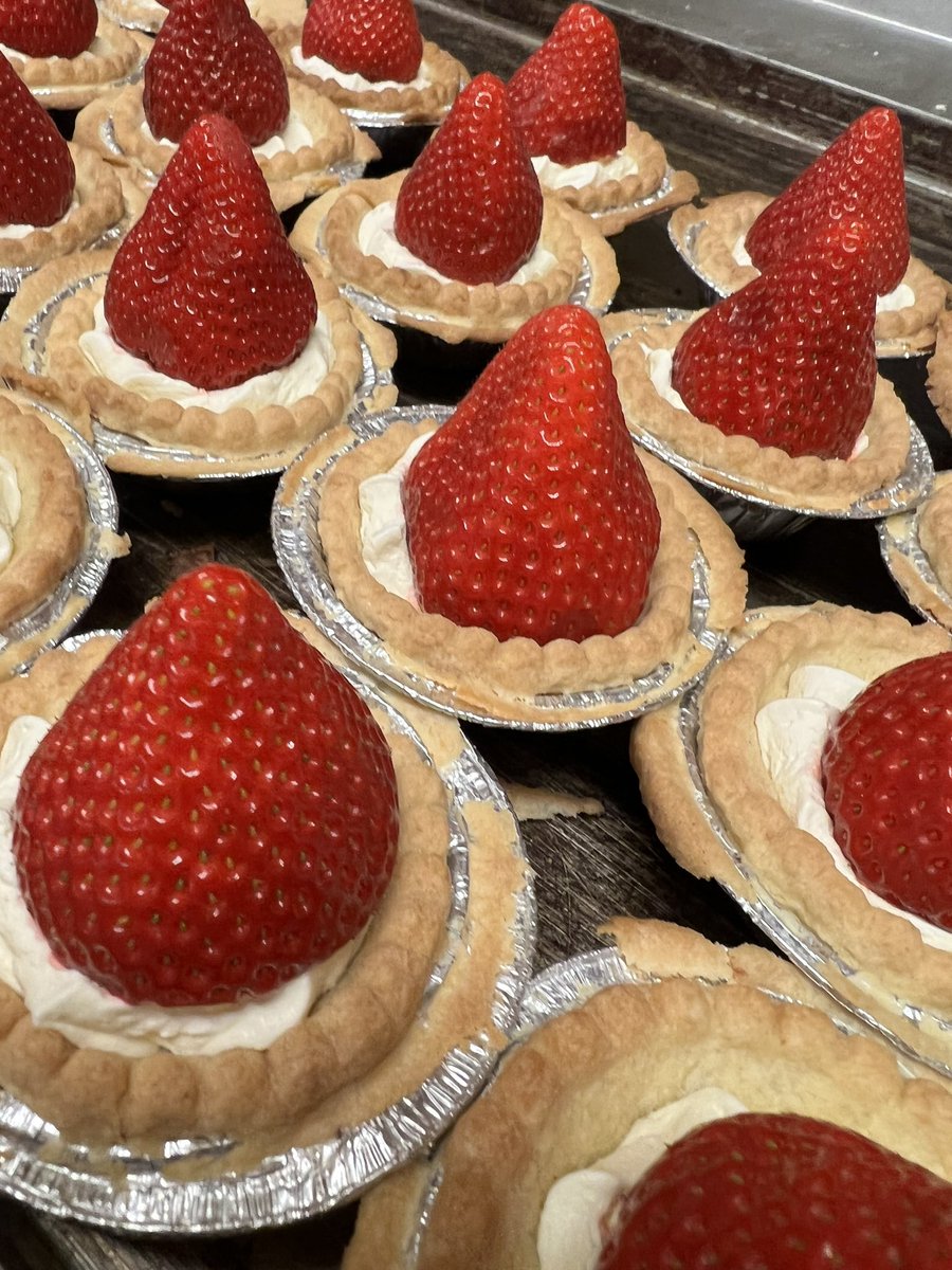 KeptieBakery's tweet photo. They smell so goodβ¦..our delicious Strawberry Tarts made using Seahills Farm berries
#madefresh #strawberrytarts #localberries #seahillsfarm #artizanbakery #shopkeptie https://t.co/epPMDVjzVO
