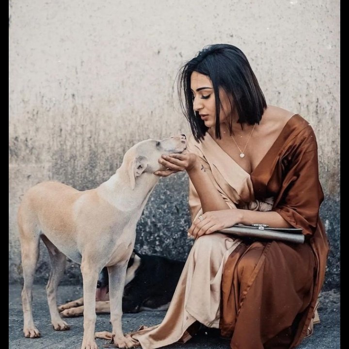 anaa111_anaa's tweet photo. Always the same, kind hearted and humble. This recent pic reminded me of this post about someone who worked with her during Kasauti days. @IamEJF respect n love always 💕 #EricaFernandes https://t.co/ly9bxHxVBk