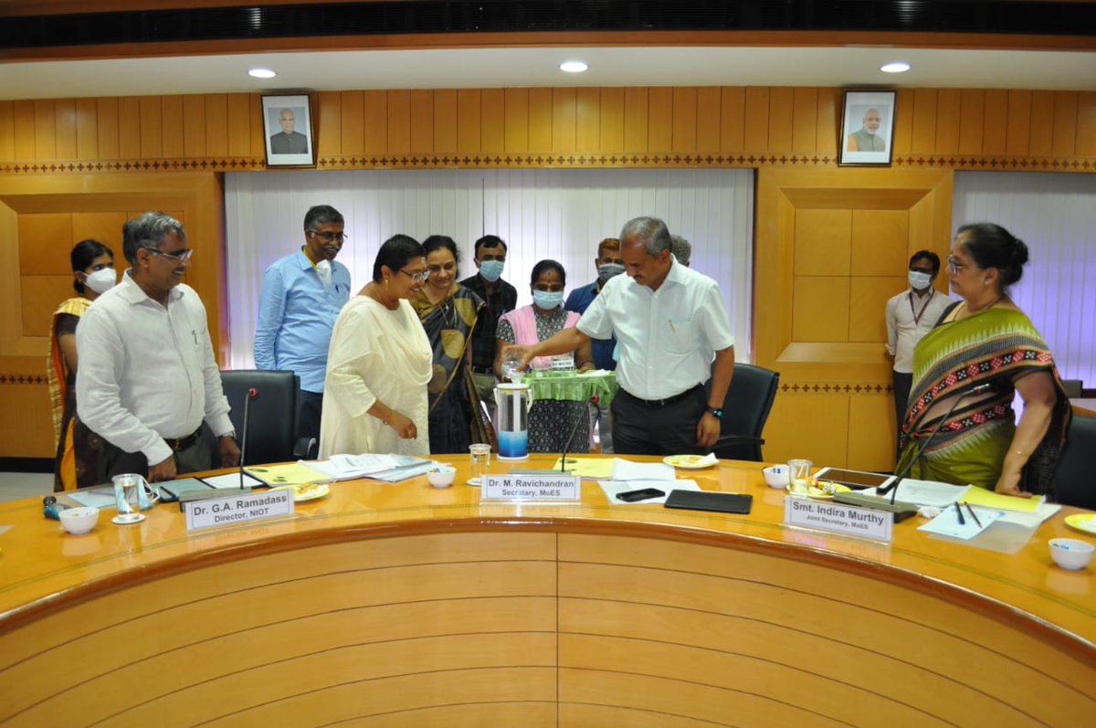 MoesNiot's tweet photo. ROSHNI a portable device developed by @MoesNiot, that makes power out of seawater electrolysis was unveiled by Secretary @moesgoi Dr Ravichandran on Technology Day at @MoesNiot.
@ESSO_INCOIS @CentreCoastal @ESSO_NCESS @ncaor_goa https://t.co/kqOwPId7D7