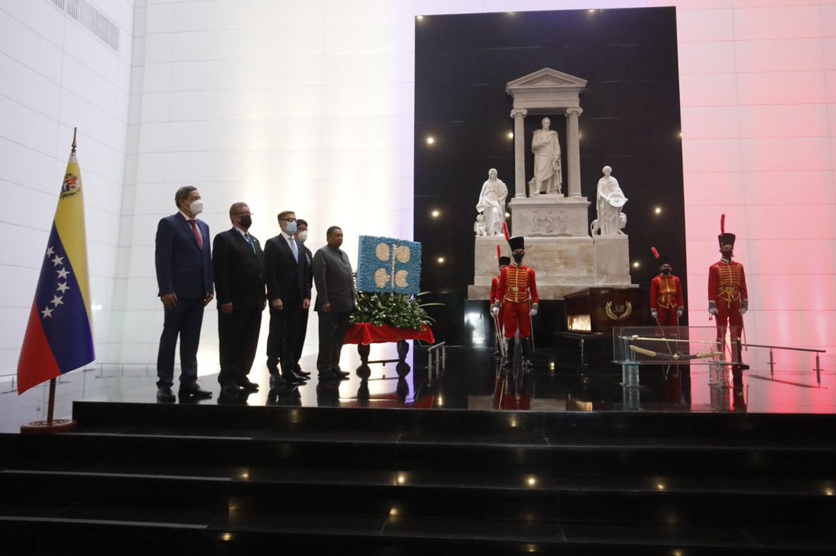 OPECSecretariat's tweet photo. #OPEC SG #HEMohammadBarkindo laid a wreath at the memorial of the liberator, Simon Bolivar, at the National Pantheon in Caracas, Venezuela. The SG paid homage alongside HE Felix Plasencia Gonzalez, Minister of Foreign Affairs, and HE Asdrúbal Chávez, President of @PDVSA. https://t.co/qUINfuoQdz