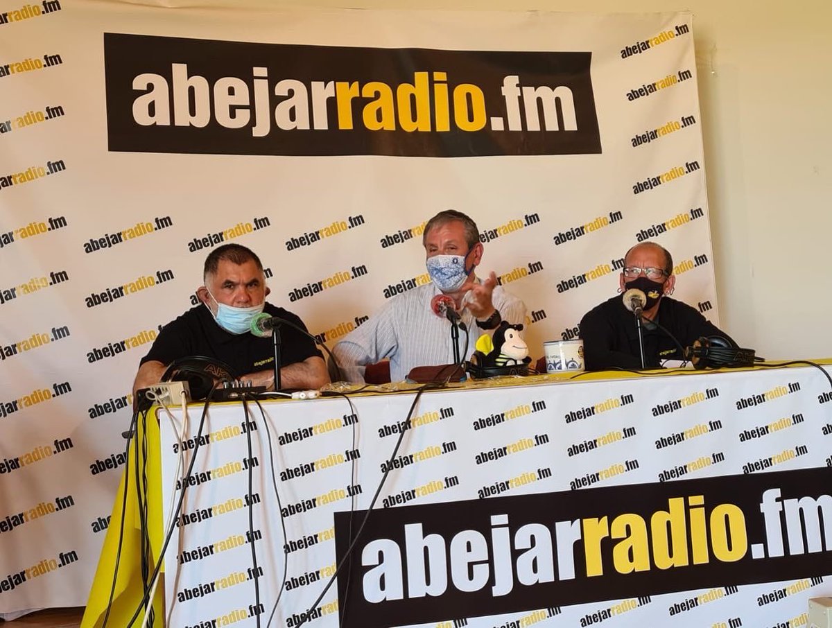 salvamacias59's tweet photo. El estar en el programa de @AbejarRadio es uno de los regalos que la vida me ha hecho, los usuarios del centro, realizan un maravilloso programa, agradecido por todo el cariño que me transmiten, pronto recibiré la taza VIP , como en @El_Hormiguero . https://t.co/taCfa4VLgA