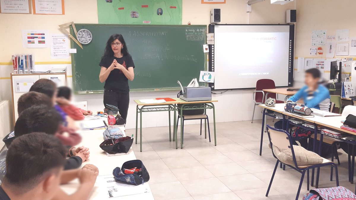 sofia_vilanova's tweet photo. Tallers a l'alumnat de 5é i 6é sobre "bons tractes des de la perspectiva de gènere". A càrrec de l'associació S.P.A.M. https://t.co/oCX3gHFL1e