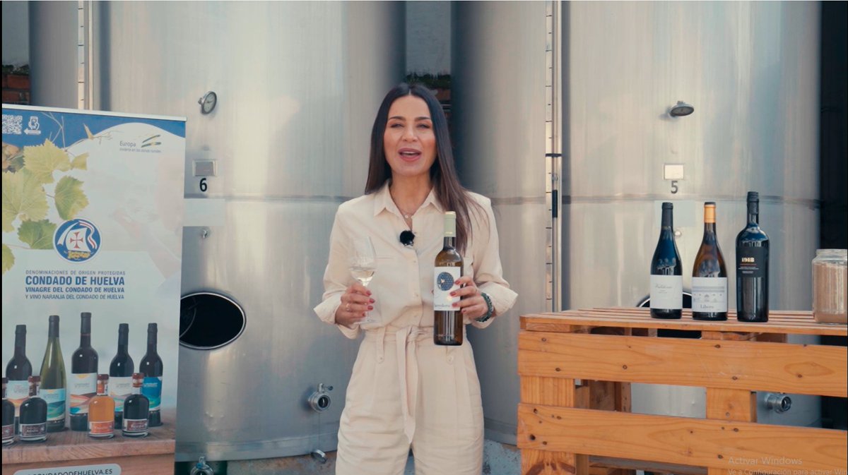 Dop_CdoHuelva's tweet photo. 🍇 Continuando con la promoción de nuestros vinos y bodegas con la enocomunicadora Mónica Rosón @LaCataora. Hoy catamos '#viñaBarredero' de @bocontrerasruiz , una de las bodegas amparadas por nuestra DO. Visita nuestro Facebook o Instagram para visualizarlo. 
#unCondadoporfavor https://t.co/SY1EJ0h5w3