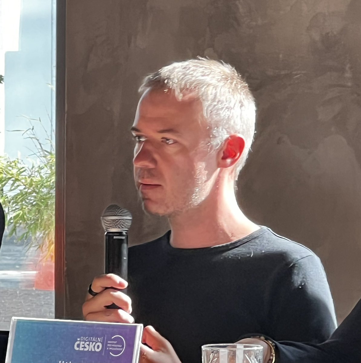 petr_jonak's tweet photo. “Zavedte uz proboha to euro!”
Oliver Dlouhy a ceska ecommerce scena na snidani @ForbesCesko a IPS ma jasno 👍 #2ET https://t.co/4MPgdqpivE