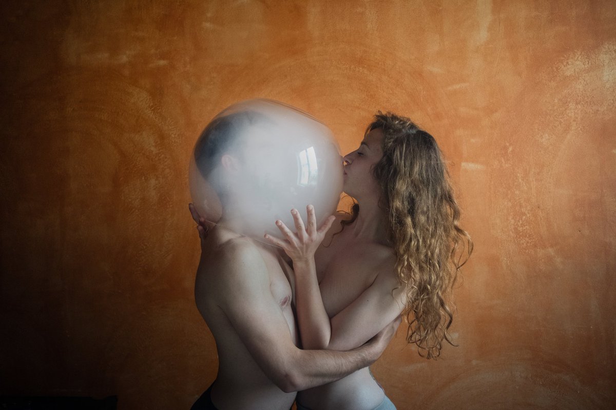 flousentimental's tweet photo. Tu embrasses les vents solaires, et moi j'ai brûlé mes voiles, j'ai brûlé mes ailes. Il y a t-il une île sous cette atmosphère, une iddyle si tu me laisses toucher terre ?
#synapsie #onirisme #romantisme
https://t.co/oszOKrCevT https://t.co/FHGlKgTnir