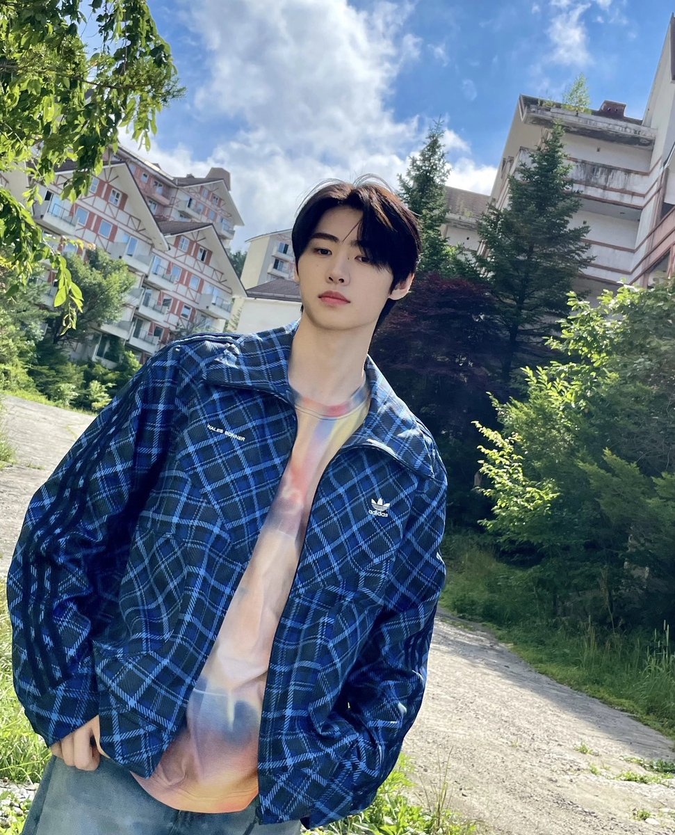 snhrly's tweet photo. 𝘴𝘶𝘯𝘨𝘩𝘰𝘰𝘯’𝘴 𝘶𝘱𝘥𝘢𝘵𝘦: 
𝘧𝘰𝘳 @𝘵𝘸𝘵 (🍃)

доброе утро, выспались? сегодня хорошая погода, поэтому не сидите дома и выходите прогуляться. желаю всем хорошего дня! 

                    #𝘴𝘶𝘯𝘨𝘩𝘰𝘰𝘯 //𖤐 https://t.co/FWv5TFixVZ