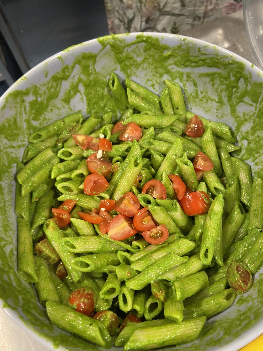 ECY_Yoga's tweet photo. Week 3 of #embodied and @CatrionaGrant led us in prepping lunch for 17 people. Learning about healthy food on a budget, community cooking and #togetherness. ‘I didn’t want to get out of bed but Im glad I did’ is recurring theme of the project thus far @TraumaInfScot 👏 ❤️ https://t.co/prgoce4k4P
