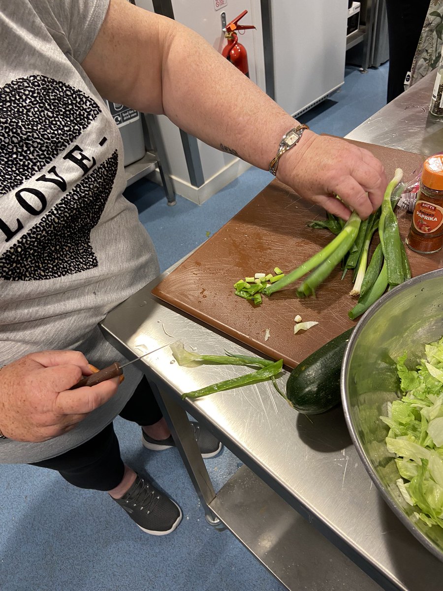 Week 3 of #embodied and @CatrionaGrant led us in prepping lunch for 17 people. Learning about healthy food on a budget, community cooking and #togetherness. ‘I didn’t want to get out of bed but Im glad I did’ is recurring theme of the project thus far <a href="/TraumaInfScot/">Trauma Informed & Responsive Scotland💙</a> 👏 ❤️