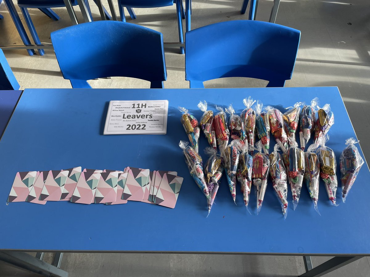11H’s last day today before exams start on Monday and my first ever form class! A Last day treat of sweets, a motivational card (which is randomly picked) and a little something to remember 11H by. 🌟