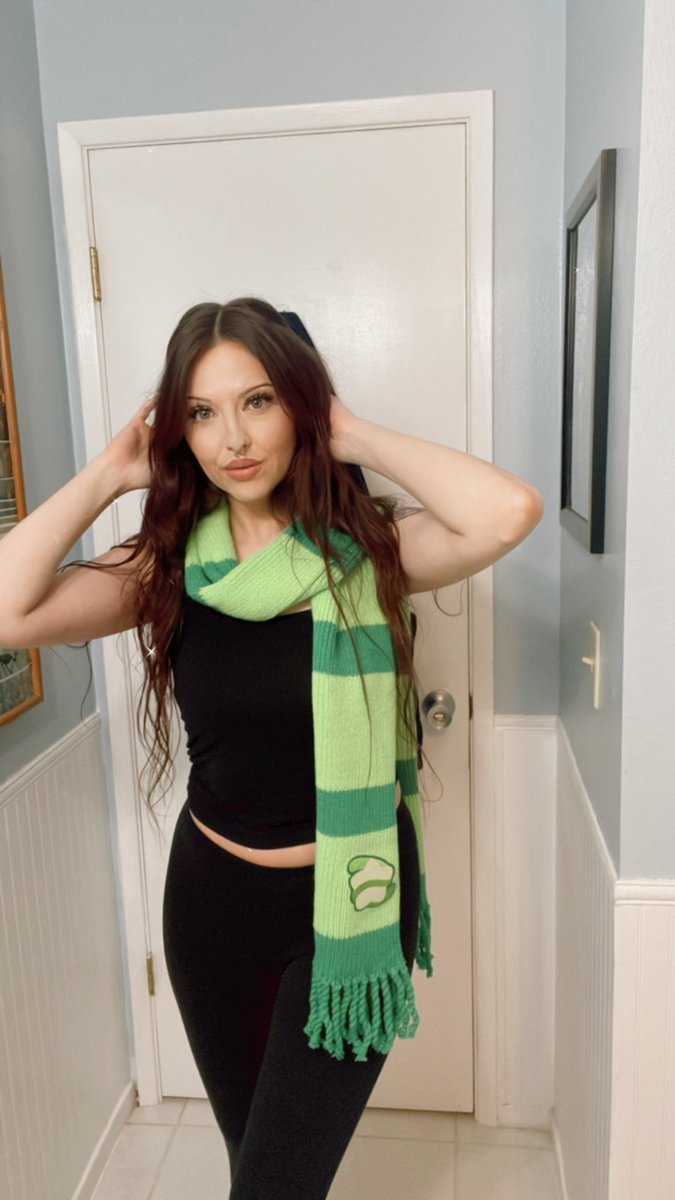 lKaytana's tweet photo. Sykkuno this scarf is so cute & comfy I loveeeee π€ππ±π @Sykkuno @ShopSykkuno #Sykkuno #Sykmerch https://t.co/Stt5oqRRT7