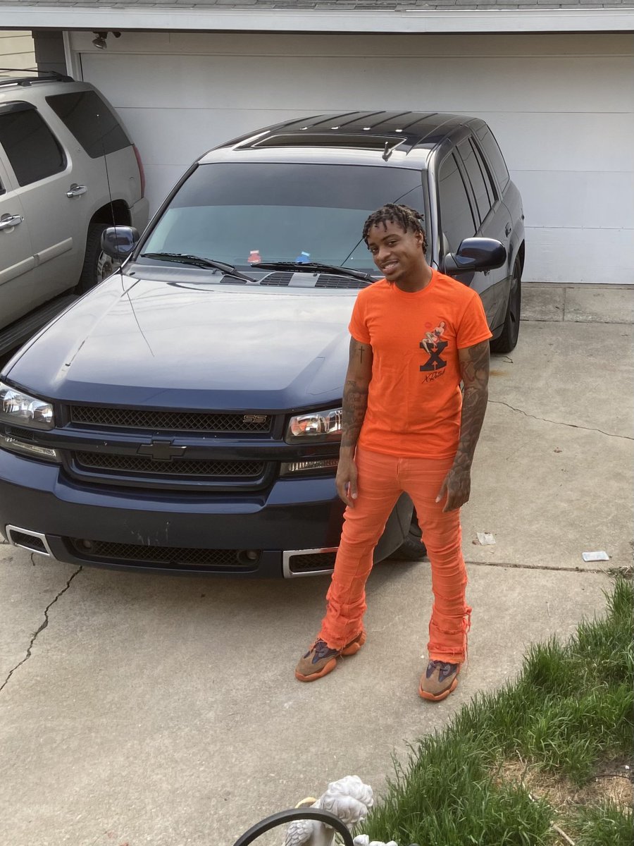 westpullmanboy's tweet photo. I really be in my own lane 🧡🖤
#SSGANG🔥 https://t.co/26iYPUQfbW