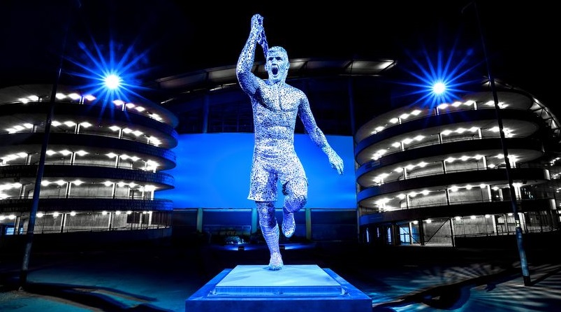 Man City unveil Sergio Aguero statue exactly ten years on from first Premier League title win 🇦🇷 #MCFC 
manchestereveningnews.co.uk/sport/football…