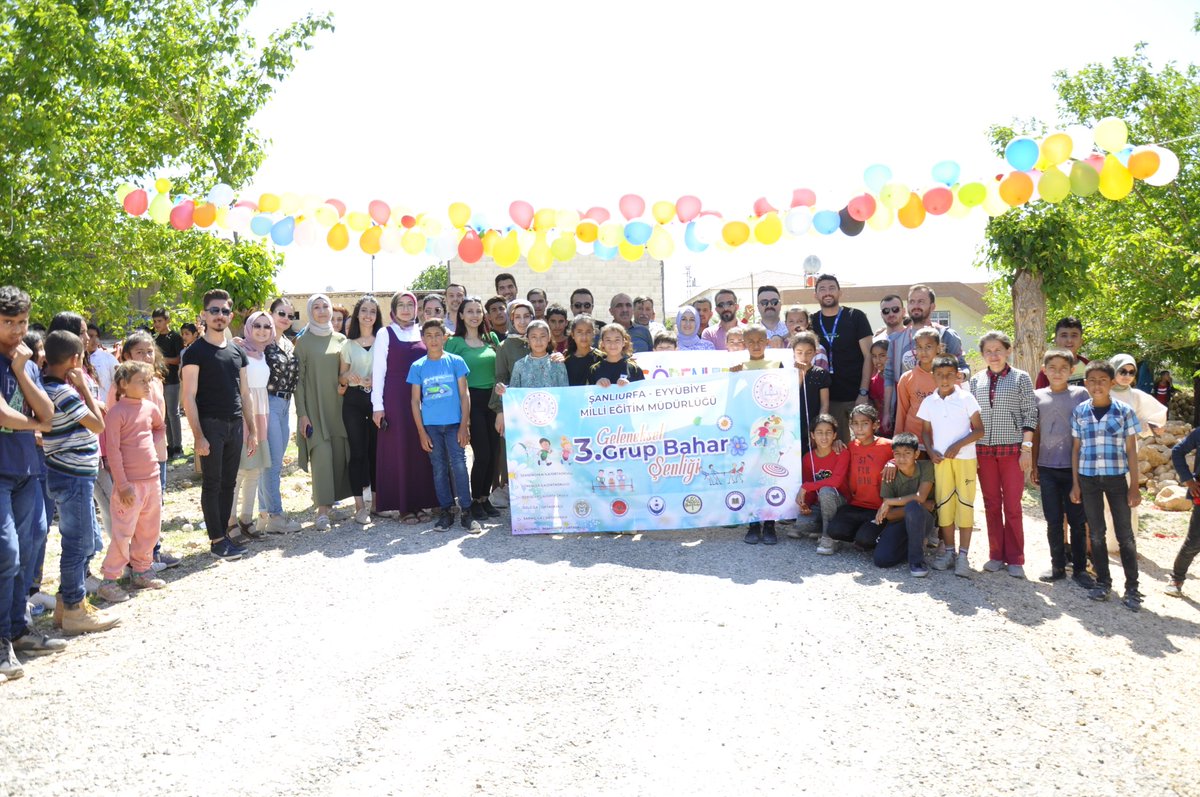 srnc_ilkorta's tweet photo. 6 okulun katılımıyla düzenlenen bahar şenlikleri yarışmalarında atletizm yarışmasına müdürümüz Fehmi ASİLTÜRK önderliğinde tüm öğretmen ve öğrencilerimiz bir etkinliği daha iyi organize olarak tamamlamışlardır. Yarışmada derece yapan tüm öğrencileri tebrik ederiz.
@EyyubiyeMem63 https://t.co/GbqqjJI9n1