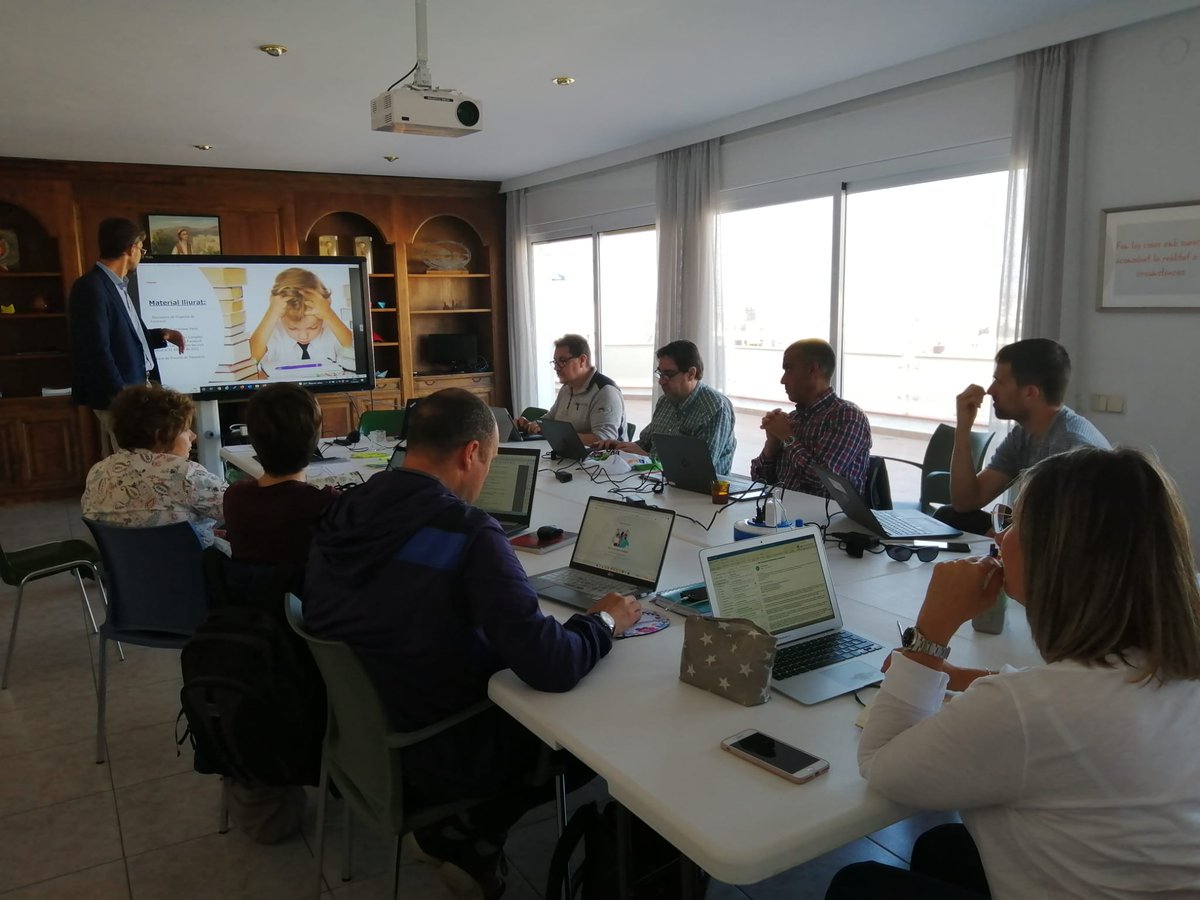 CabreraAuditors's tweet photo. Desde @CabreraAuditors  esta semana hemos iniciado el curso de formación en finanzas al equipo de director@s de Fundació Educativa Cor de Maria, impartida por nuestro socio @jordi_gual . Un placer aportar nuestro granito de arena en este gran proyecto educativo. https://t.co/VM7CrFu2Z1