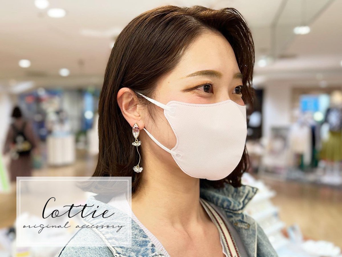 cottie_atsuko's tweet photo. どこのお店でも大人気のファルファーレピアス！！先日の高槻阪急でお客様に着画も撮らせてもらえました！嬉しい🥹💘

#Cottie の次の #関西方面 での販売は5月16日から #ルクアイーレ大阪 🦩
1階の #手作市場 様にお世話になります！お近くの方はぜひお立ち寄りください☺️✨

#梅田 #ルクアイーレ https://t.co/pj2VwehmDx