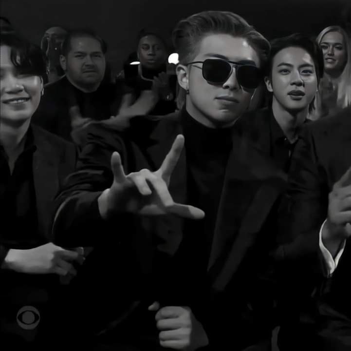 GOTHJOONX's tweet image. How am I supposed to find other men attractive when KIM NAMJOON literally exists