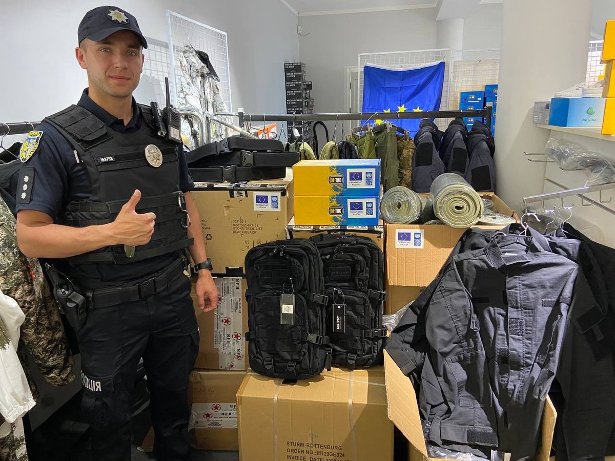 UNDPUkraine's tweet photo. 🇺🇳@UNDP &amp; @EUDelegationUA recently provided tactical clothing and gear to police officers in Zakarpattia Oblast in western #Ukraine, to better enable them to maintain peace and security. Many of the officers were relocated from war-ravaged areas in the east. https://t.co/MceI0EvVpe