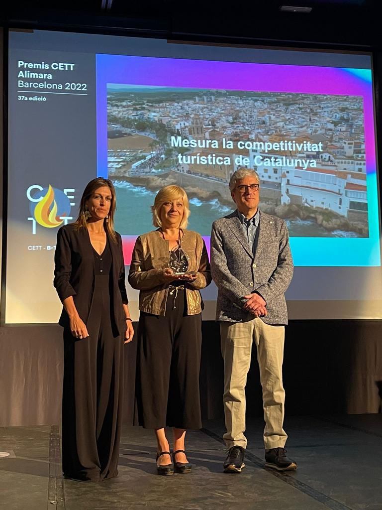 turismecat's tweet photo. 🔍El guardó #ThroughResearch #PremisAlimara premia la investigació aplicada d'estudis o accions que ajuden a donar resposta als reptes que afronta el sector
👤Recull el reconeixement Mercè Escrichs, cap de l’Àrea de Coneixement, Qualitat i Competitivitat Turística de @turismecat https://t.co/ZNuMA5oVyD